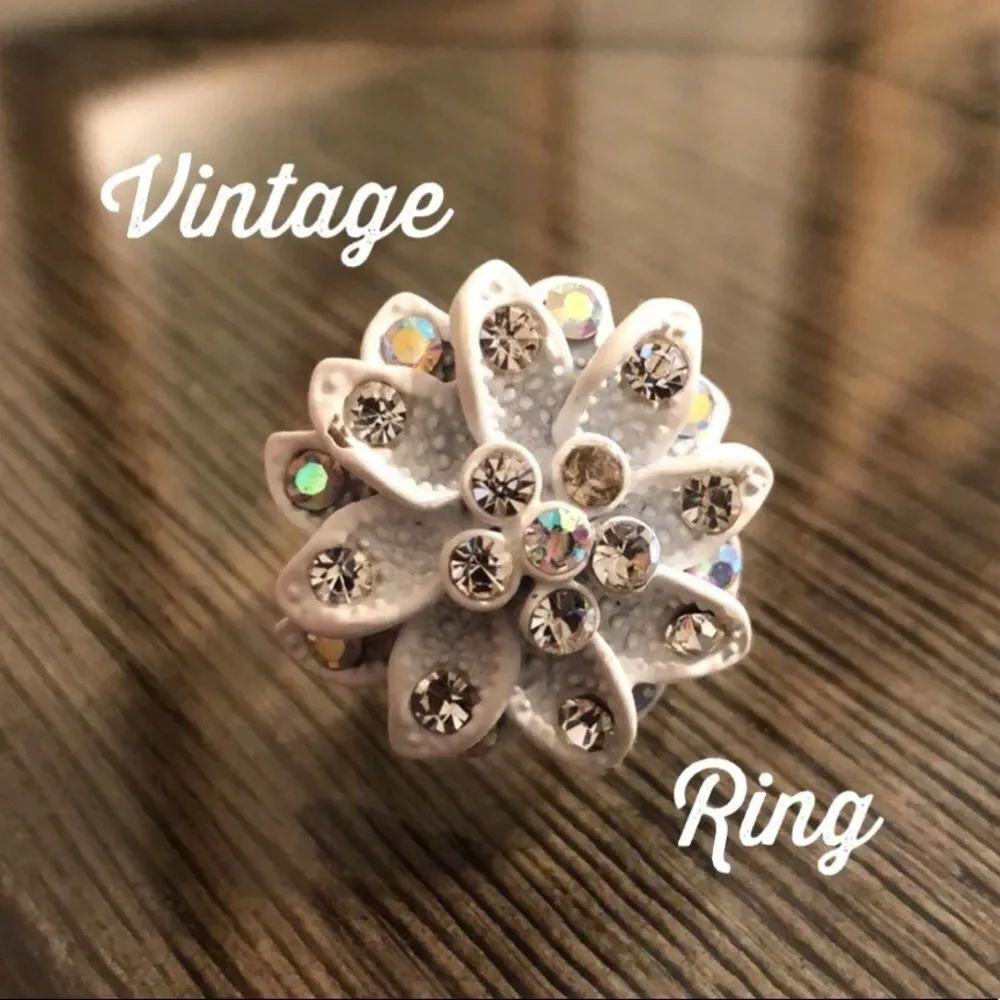 Vintage White Flower Enamel & Rhinestone Adjustable Ring
